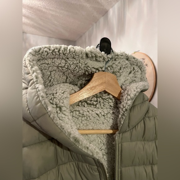 Green Puffer Jacket - Picture 3 of 4